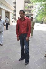 Sanjay dutt comes home on a 10 day health leave in Mumbai on 1st Oct 2013 (9).JPG